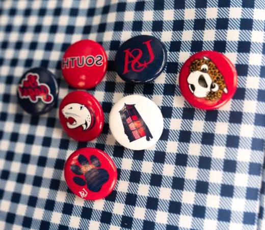 总统 Bonner's buttons.